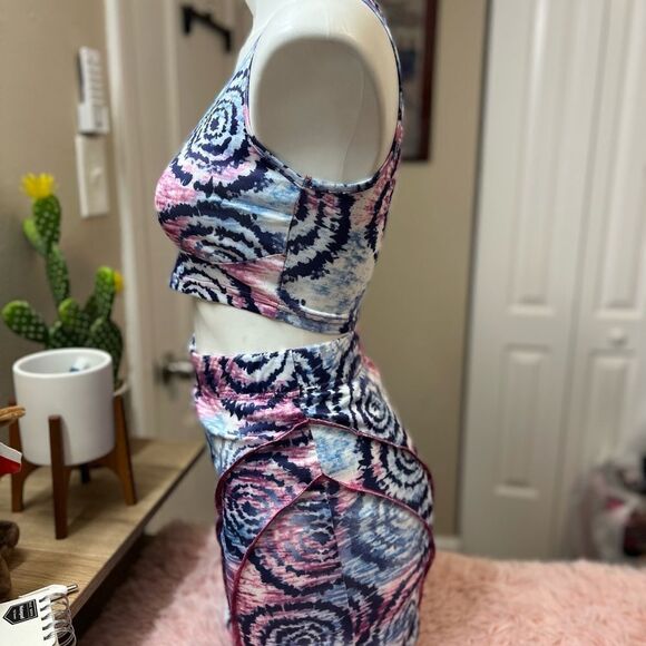 Crop top and skirt set - Picture 2 of 4